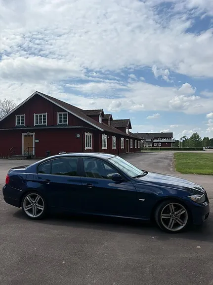BMW 320D 2011 photo 2