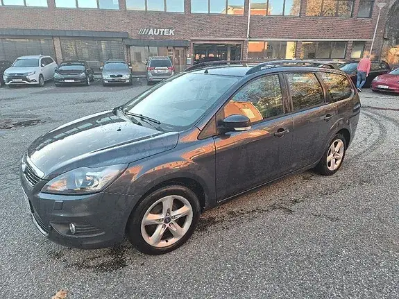 Ford Focus 2010 photo 3