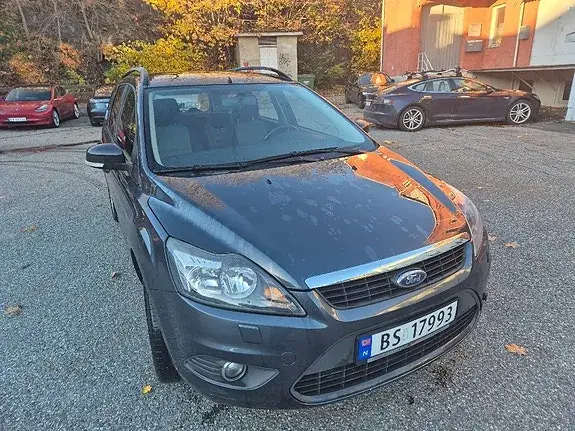 Ford Focus 2010 photo 2