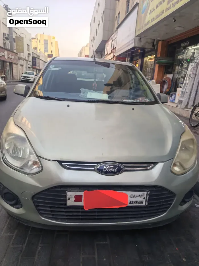 Ford Figo 2013 photo 2