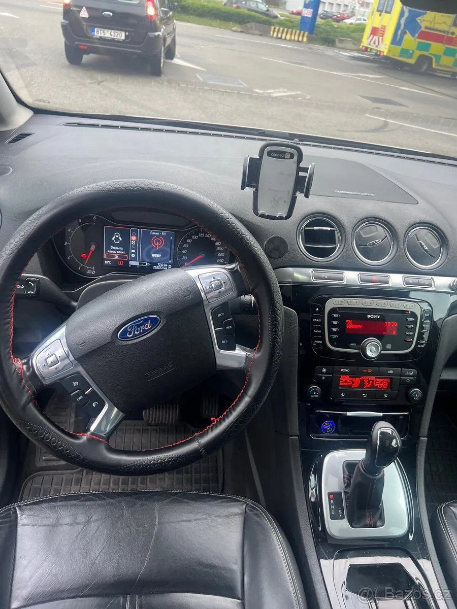 Ford Galaxy 2010 photo 5
