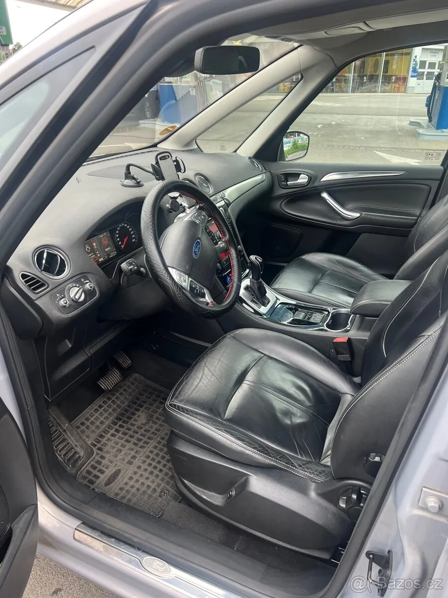 Ford Galaxy 2010 photo 4