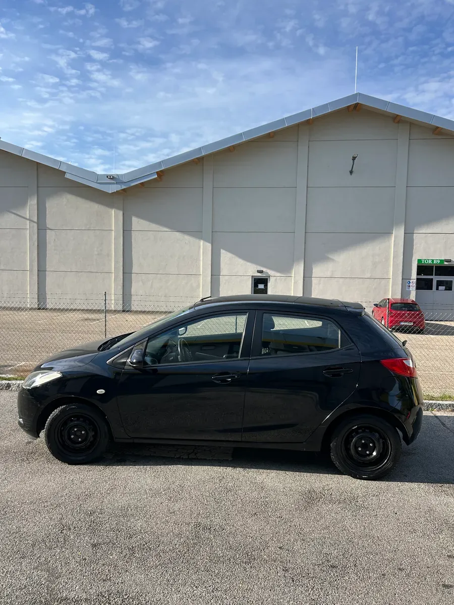 Mazda Mazda2 2008 photo 2