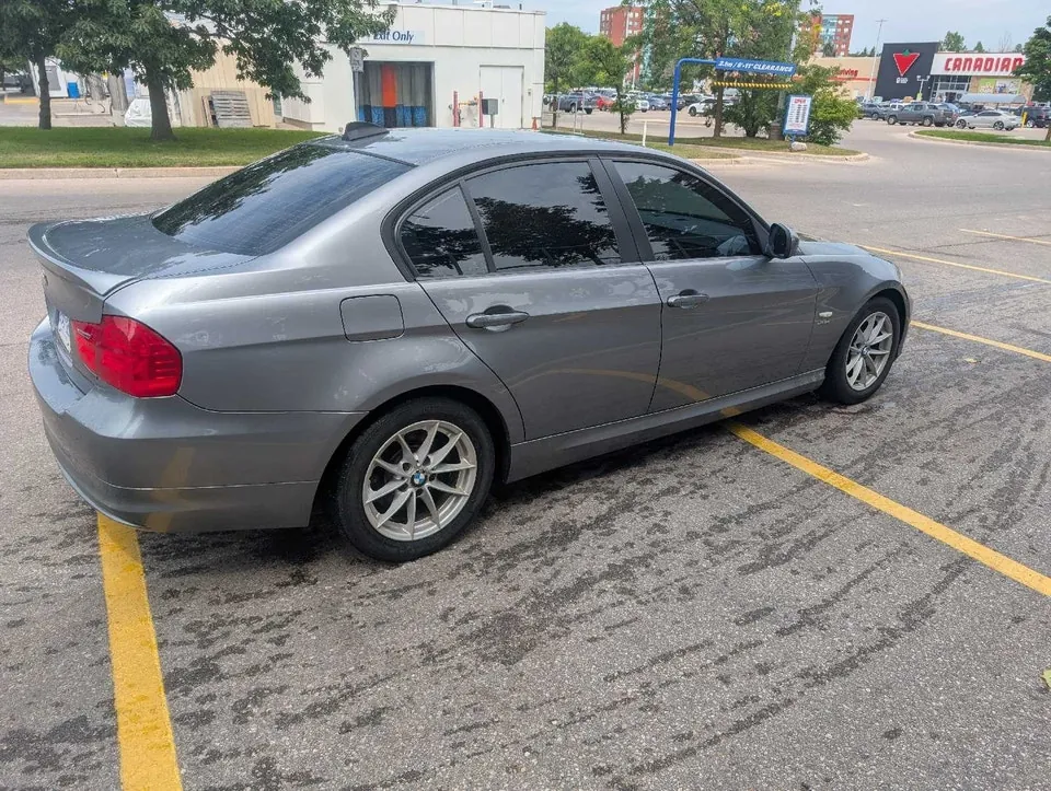 BMW 3Series 2009 photo 2