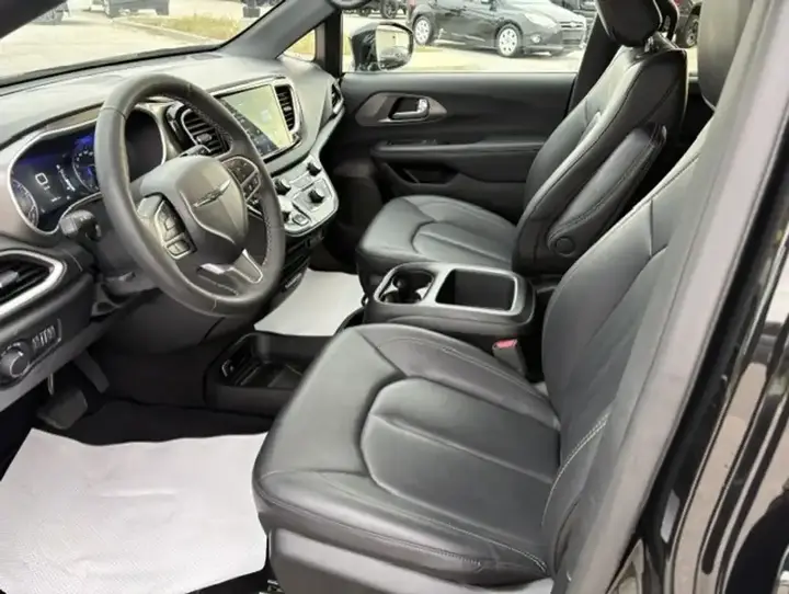 Chrysler Grand Caravan 2025 photo 4