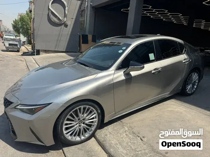 Lexus Is 300 2022 photo 2