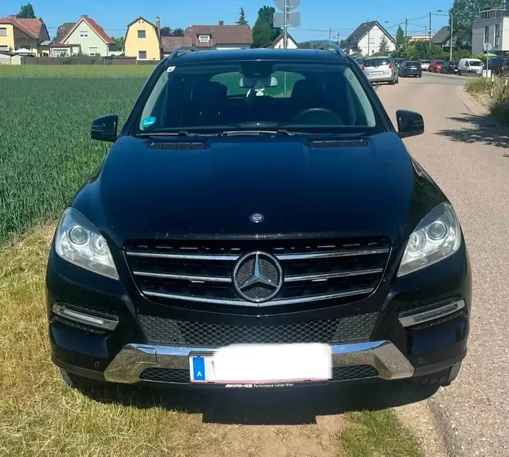 Mercedes-Benz M-Class 2012 photo 2