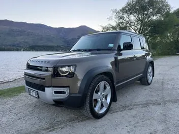 Land Rover Defender 2021 photo 2