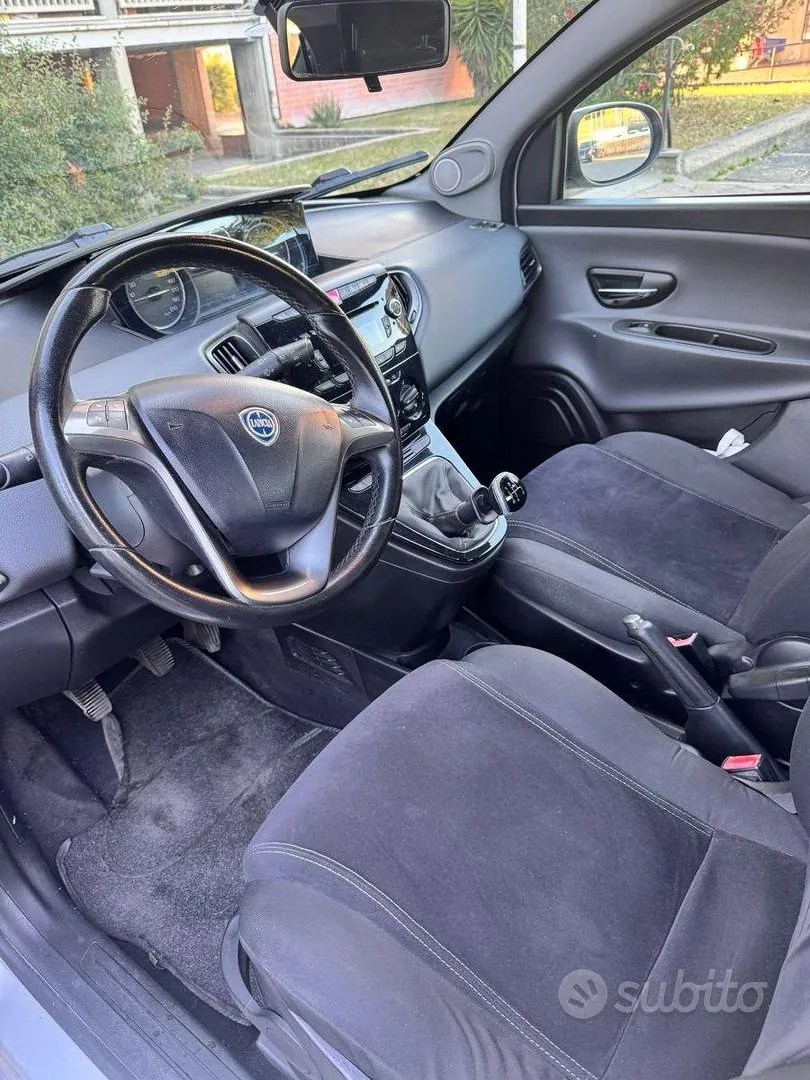 Lancia Ypsilon