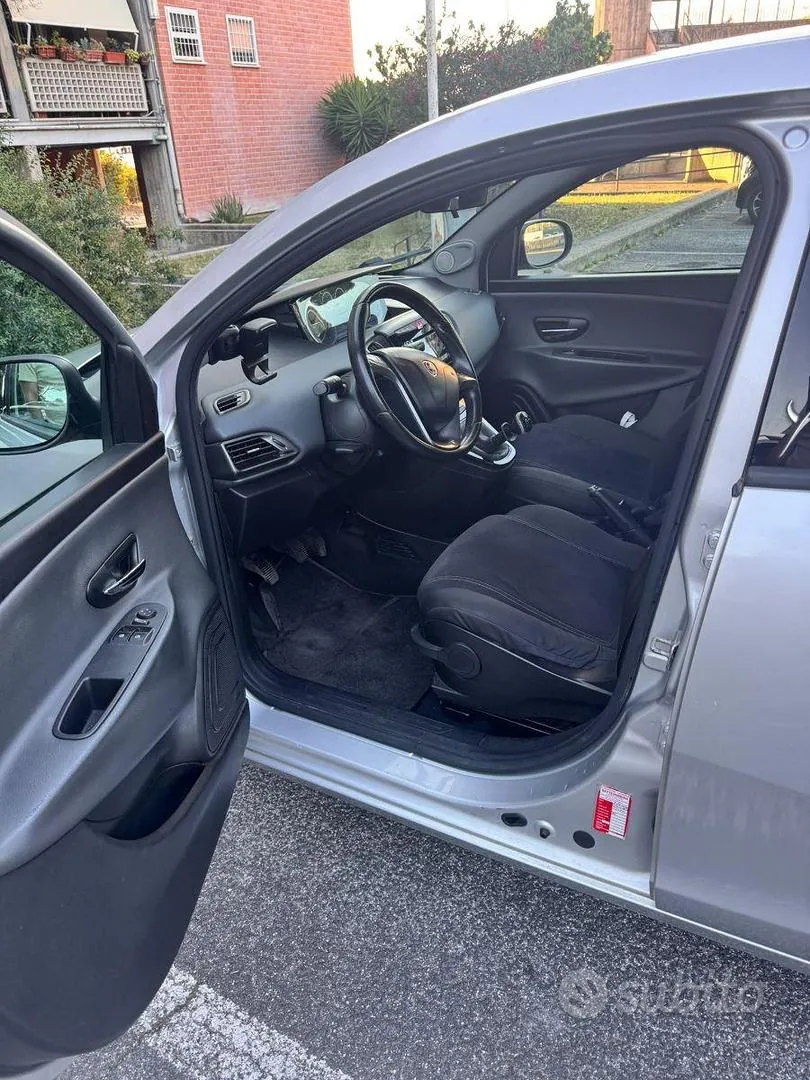 Lancia Ypsilon 2012 photo 2