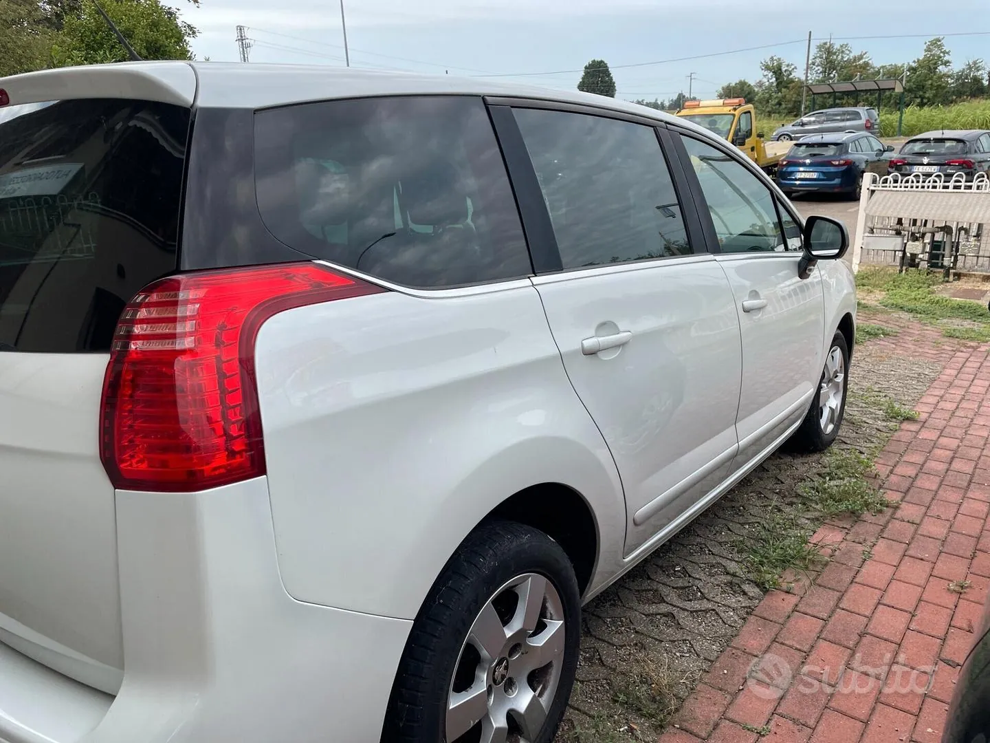 Peugeot 5008 2015 photo 3