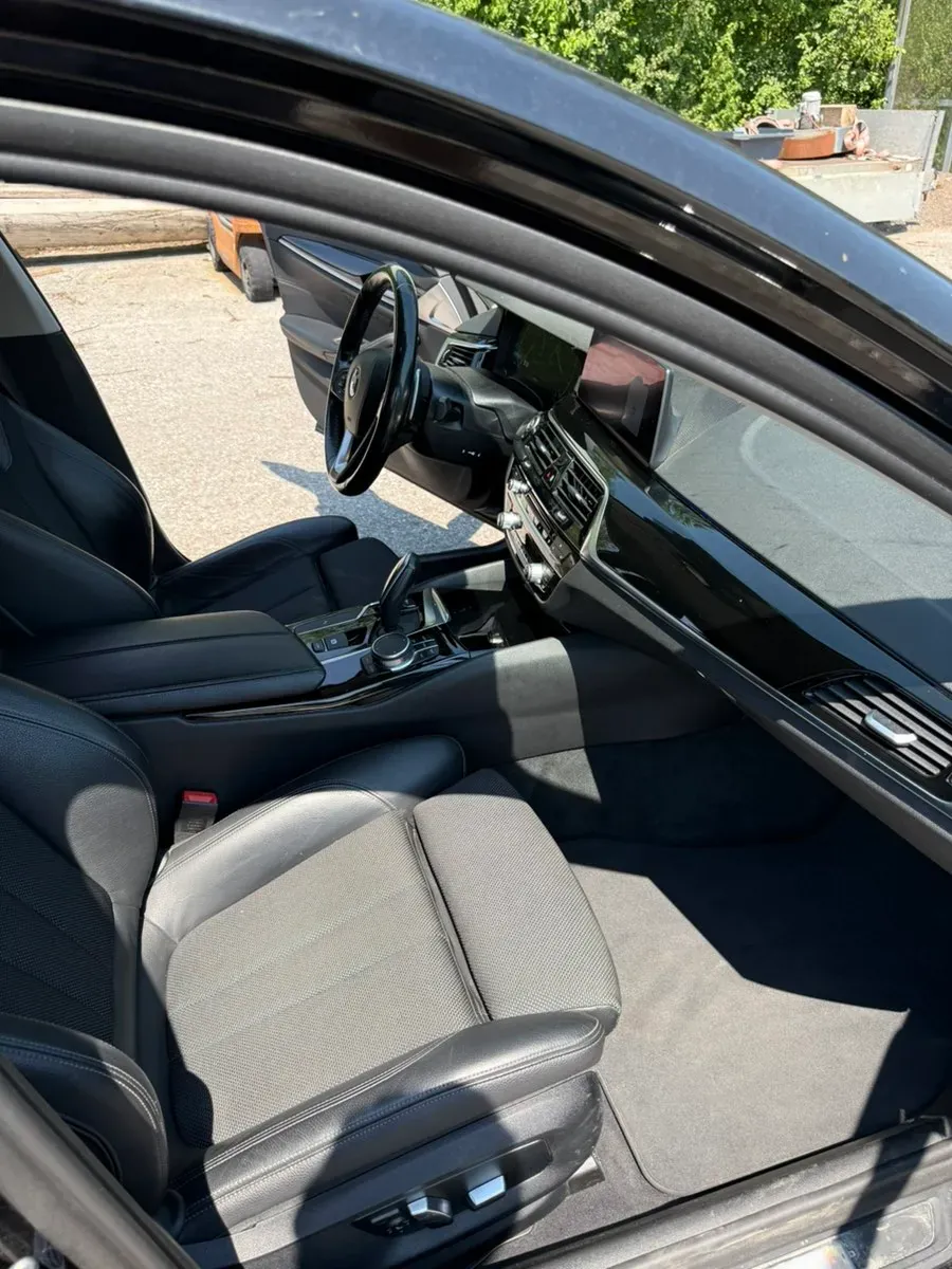 BMW 5 Series 2018 photo 3