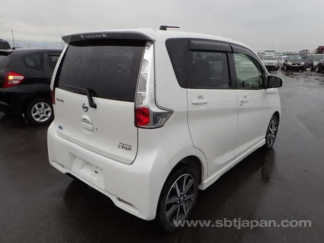 Nissan Dayz Highway Star G Turbo 2013 photo 4