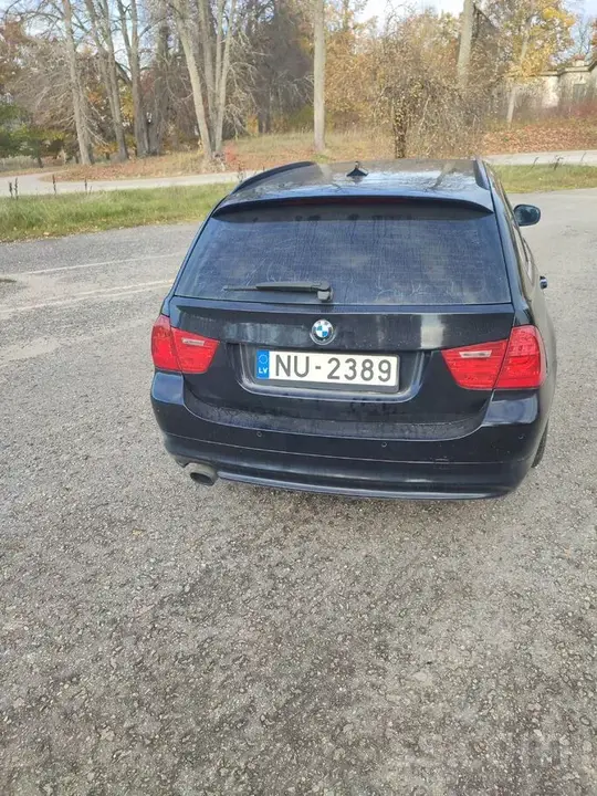 BMW 318 2011 photo 4