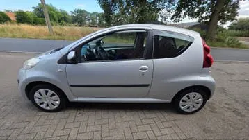 Peugeot 107 2013 photo 2