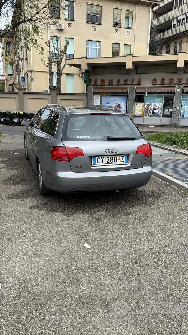 Audi A4 2005 photo 2