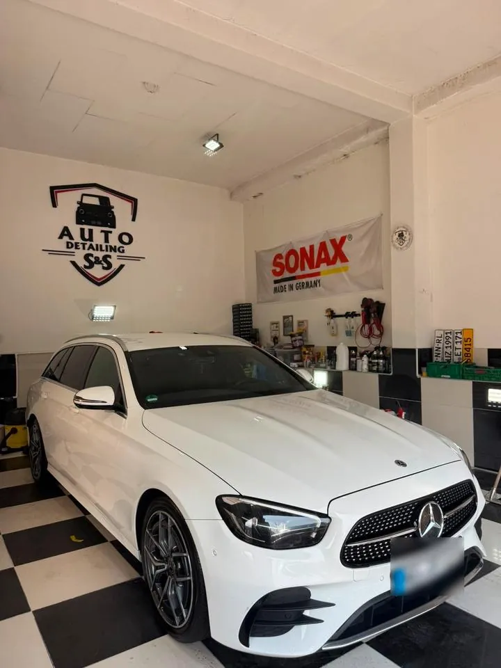 Mercedes-Benz E220D