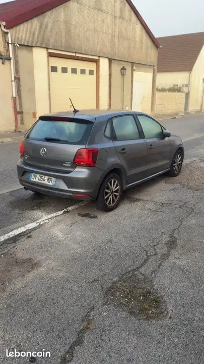 Volkswagen Polo 2015 photo 2