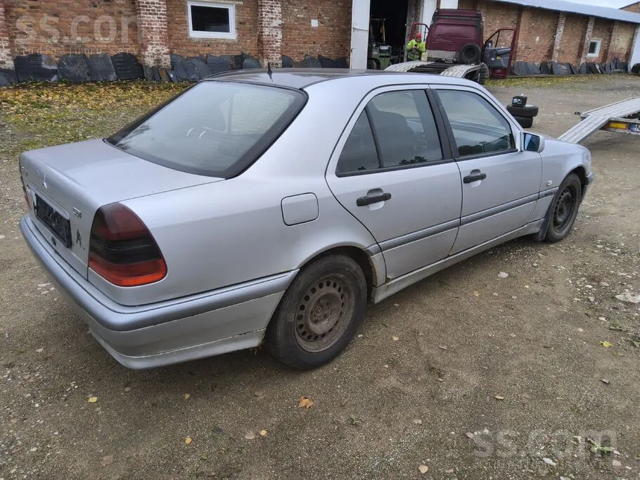 Mercedes-Benz C200 2000 photo 4