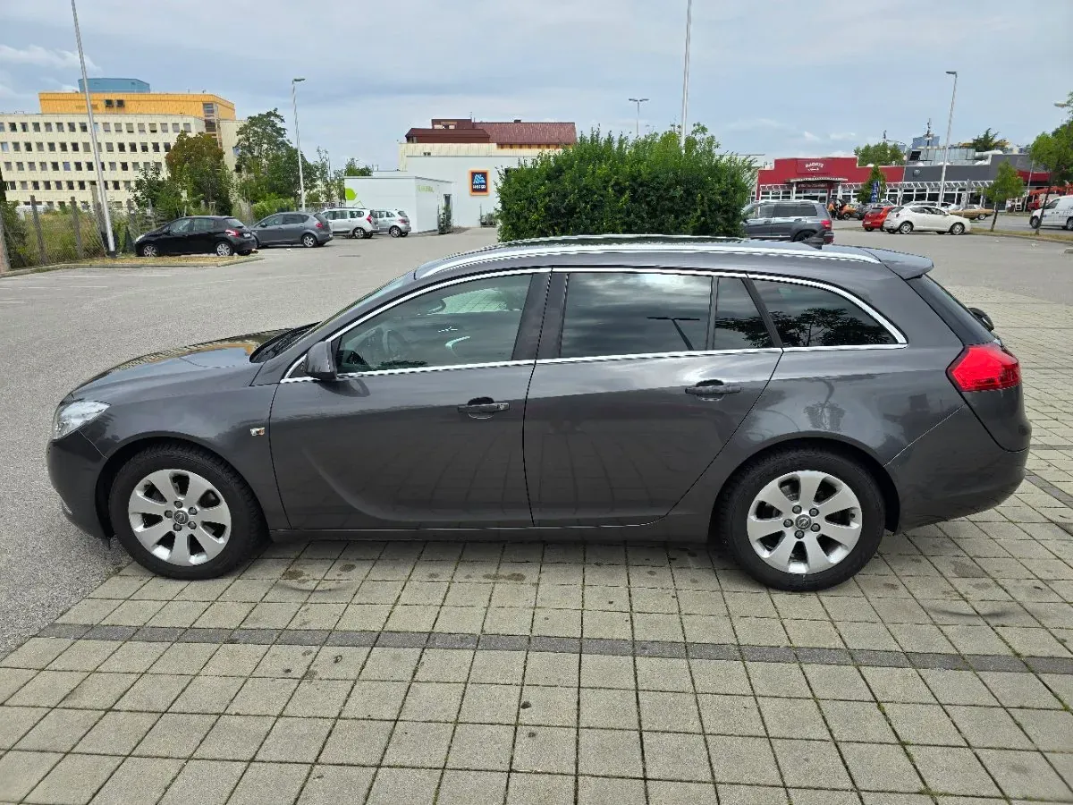 Opel Insignia 2010 photo 2