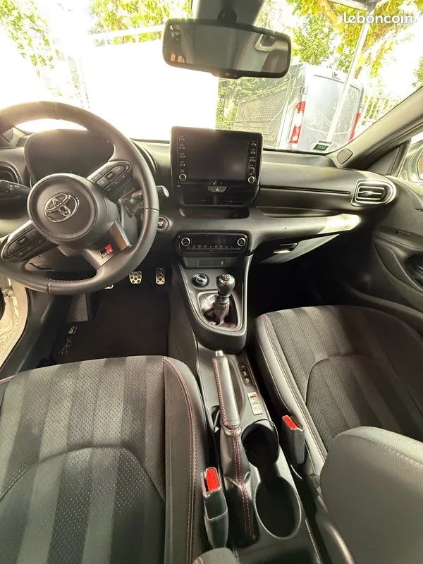 Toyota Yaris 2022 photo 3