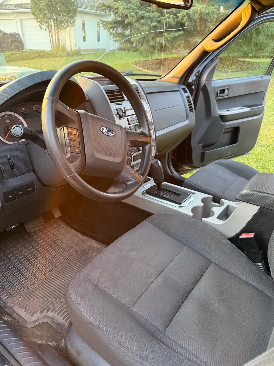 Ford Escape 2011 photo 4
