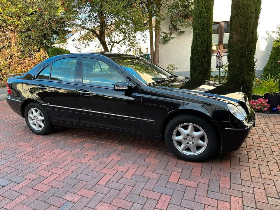 Mercedes-Benz C180