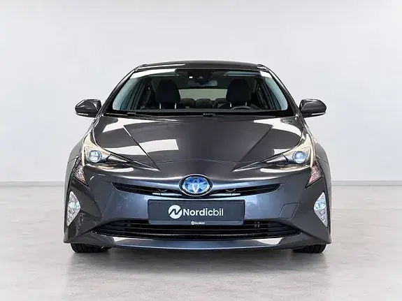 Toyota Prius 2017 photo 2
