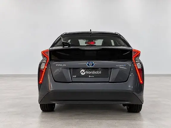 Toyota Prius 2017 photo 5