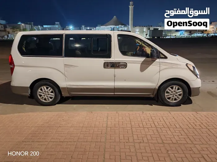 Hyundai H1 2016 photo 2