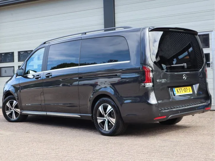 Mercedes-Benz Eqv 2025 photo 3