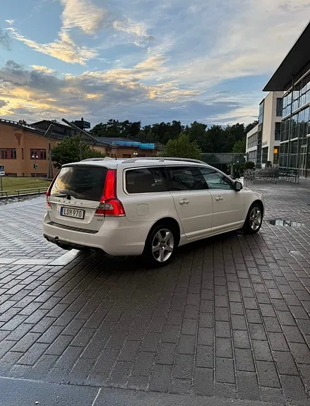 Volvo V70 2015 photo 2