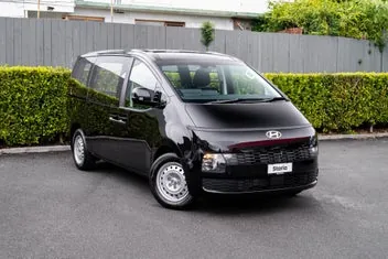 Hyundai Staria 2026 photo 2