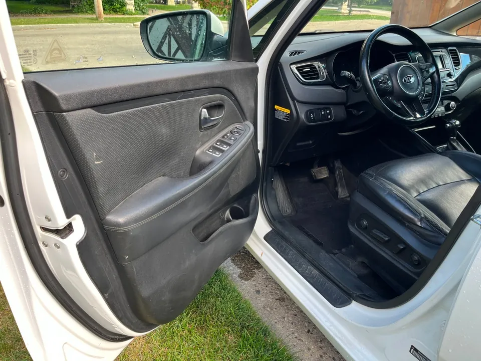 Kia Rondo 2015 photo 5