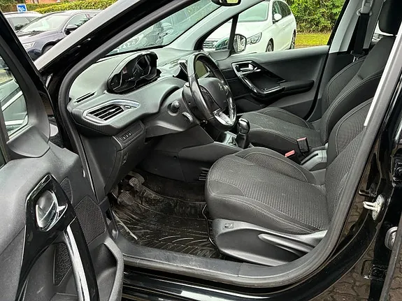 Peugeot 208 2015 photo 3