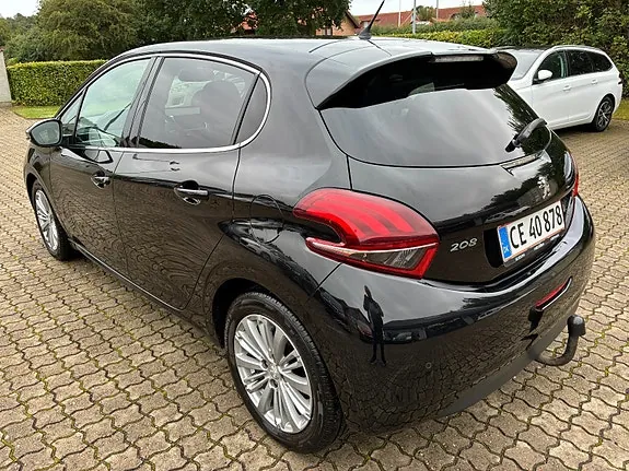 Peugeot 208 2015 photo 2