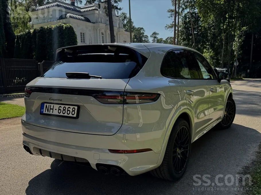 Porsche Cayenne 2022 photo 2