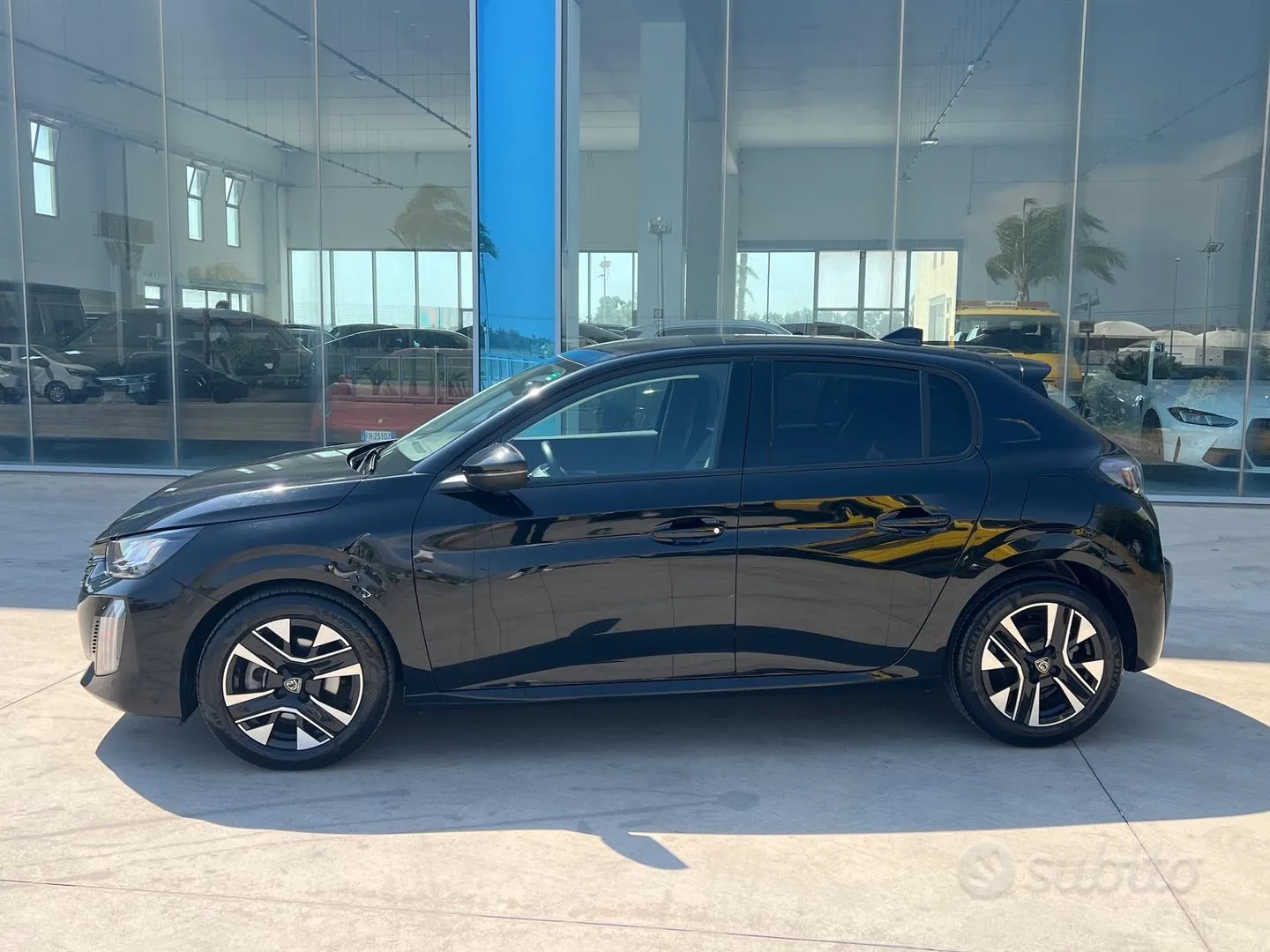 Peugeot 208 2024 photo 2