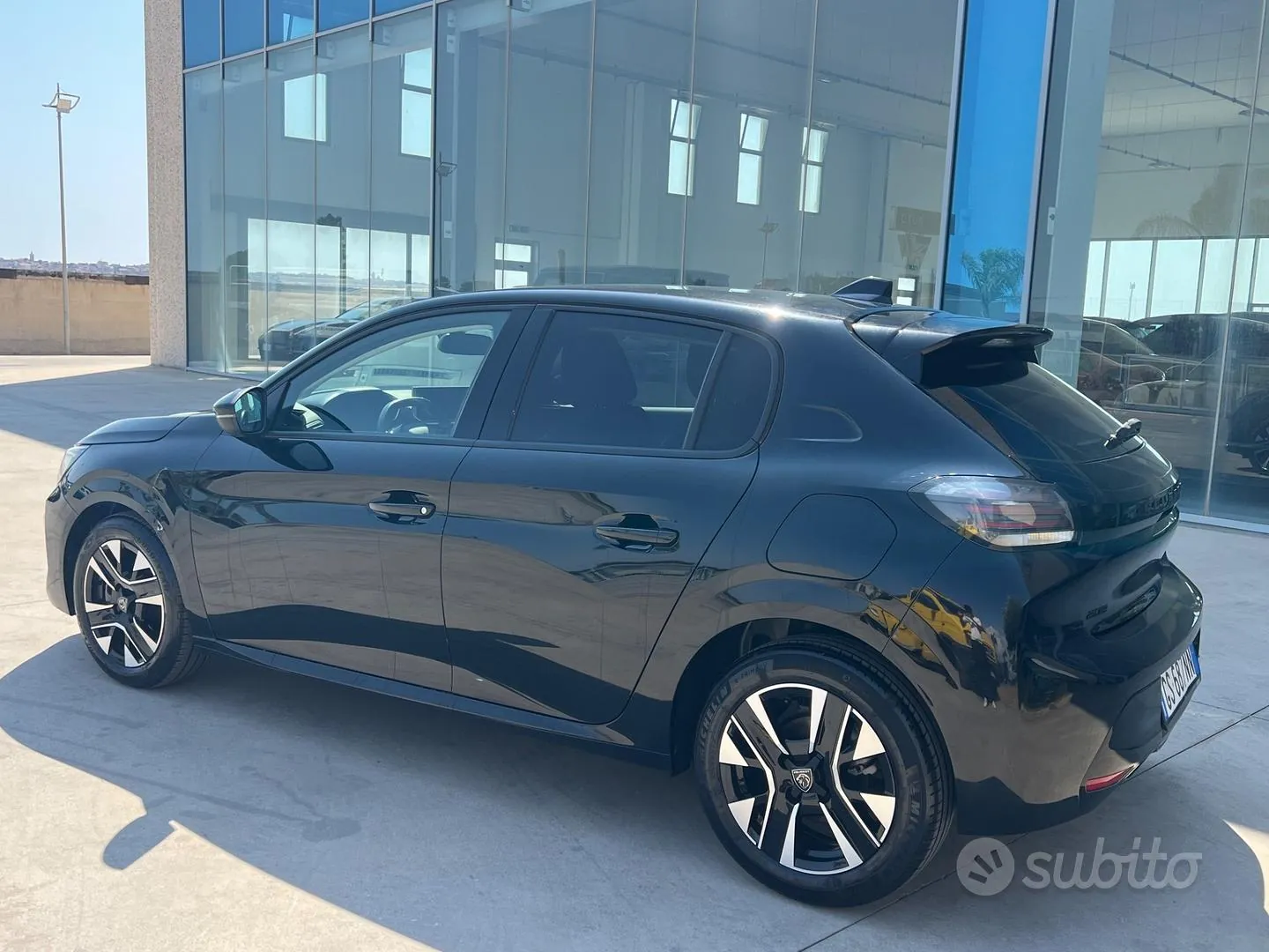 Peugeot 208 2024 photo 3
