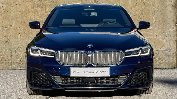 BMW 530E 2023 photo 2