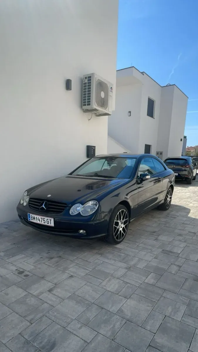 Mercedes-Benz Clk-Class 2004 photo 3