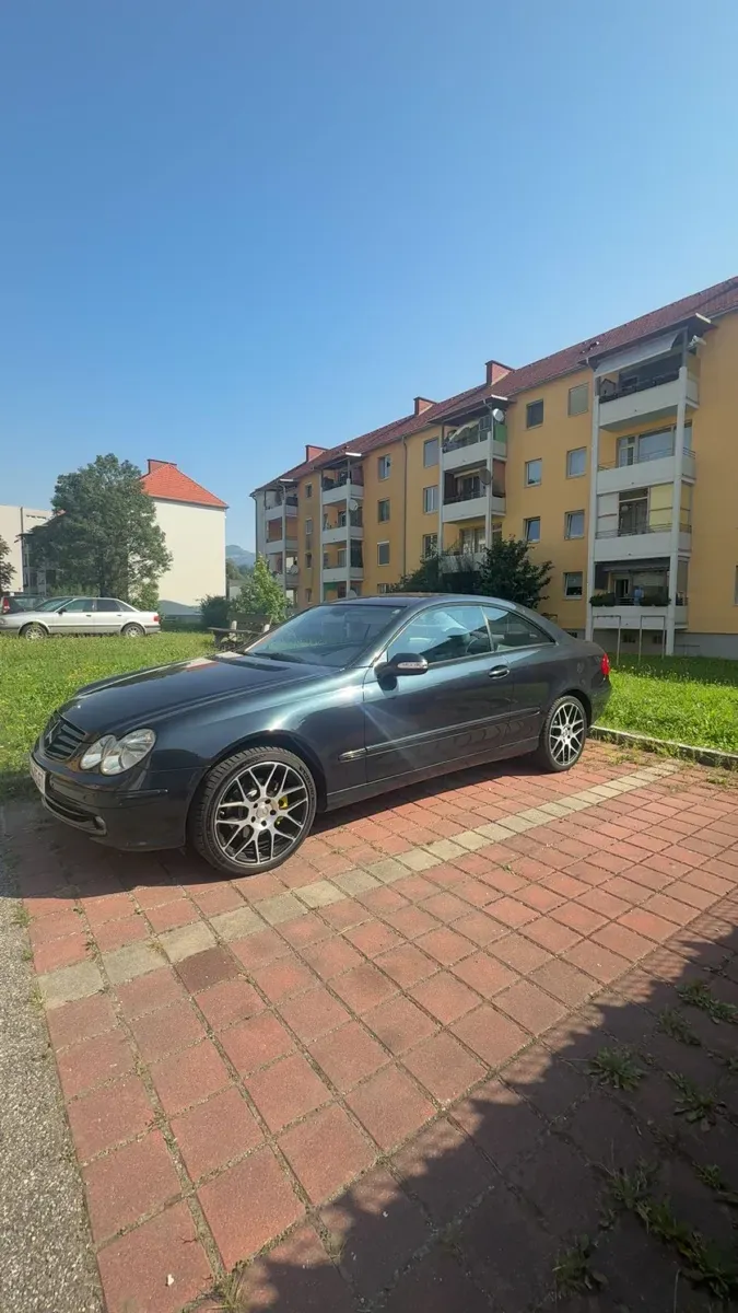 Mercedes-Benz Clk-Class 2004 photo 2