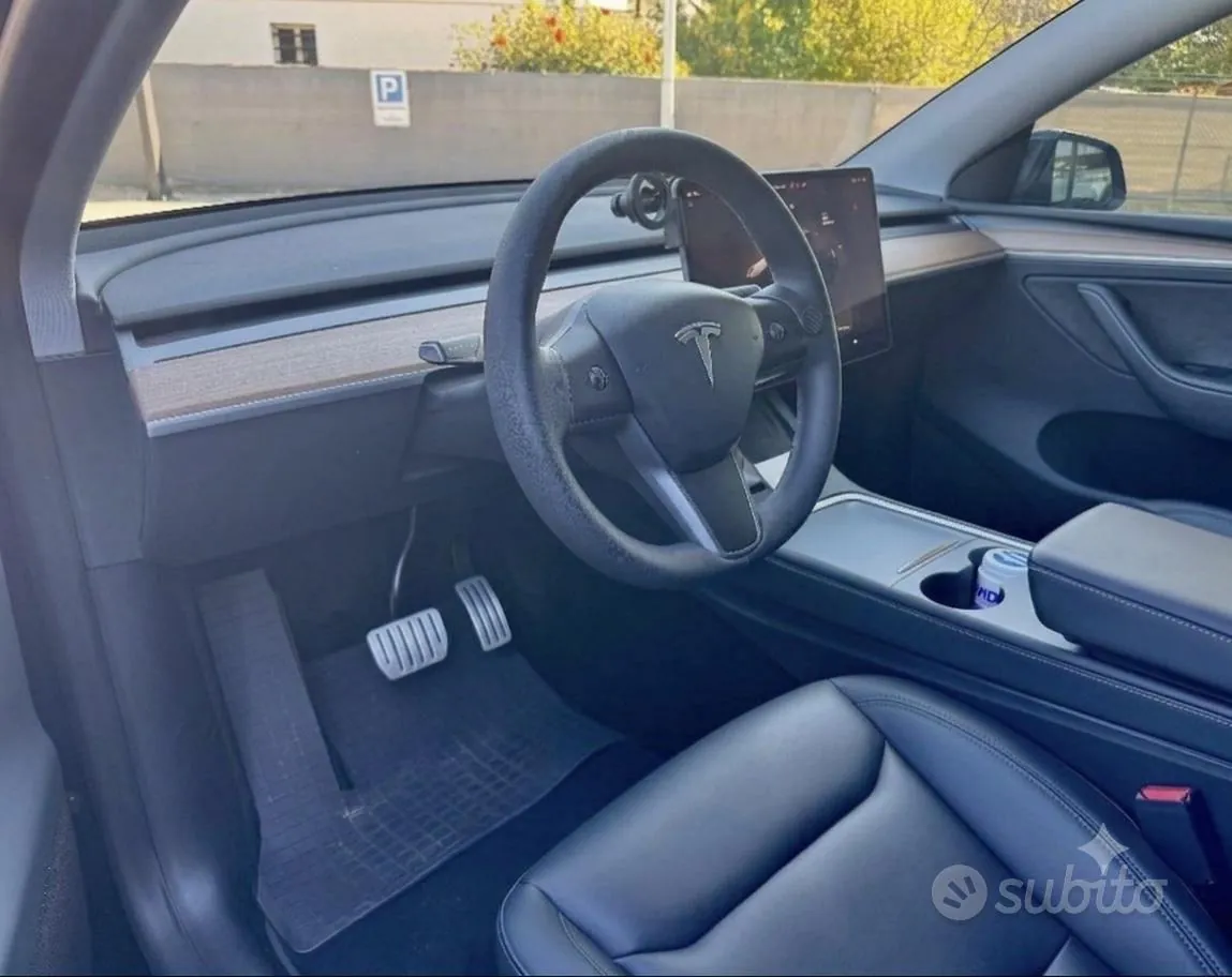 Tesla Model Y 2023 photo 2