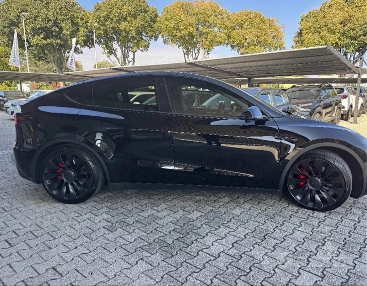 Tesla Model Y 2023 photo 3