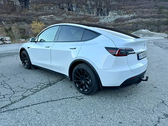 Tesla Model Y 2023 photo 5