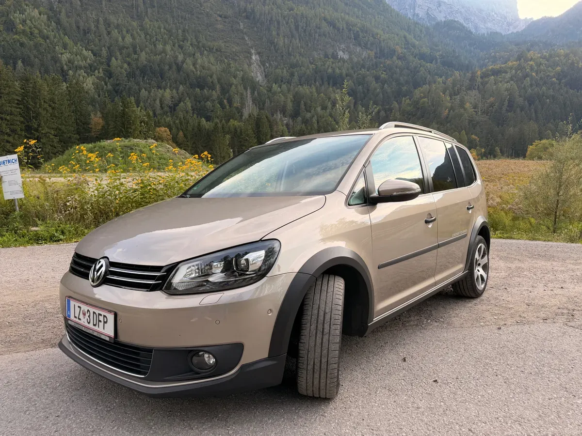 Volkswagen Touran 2013 photo 3