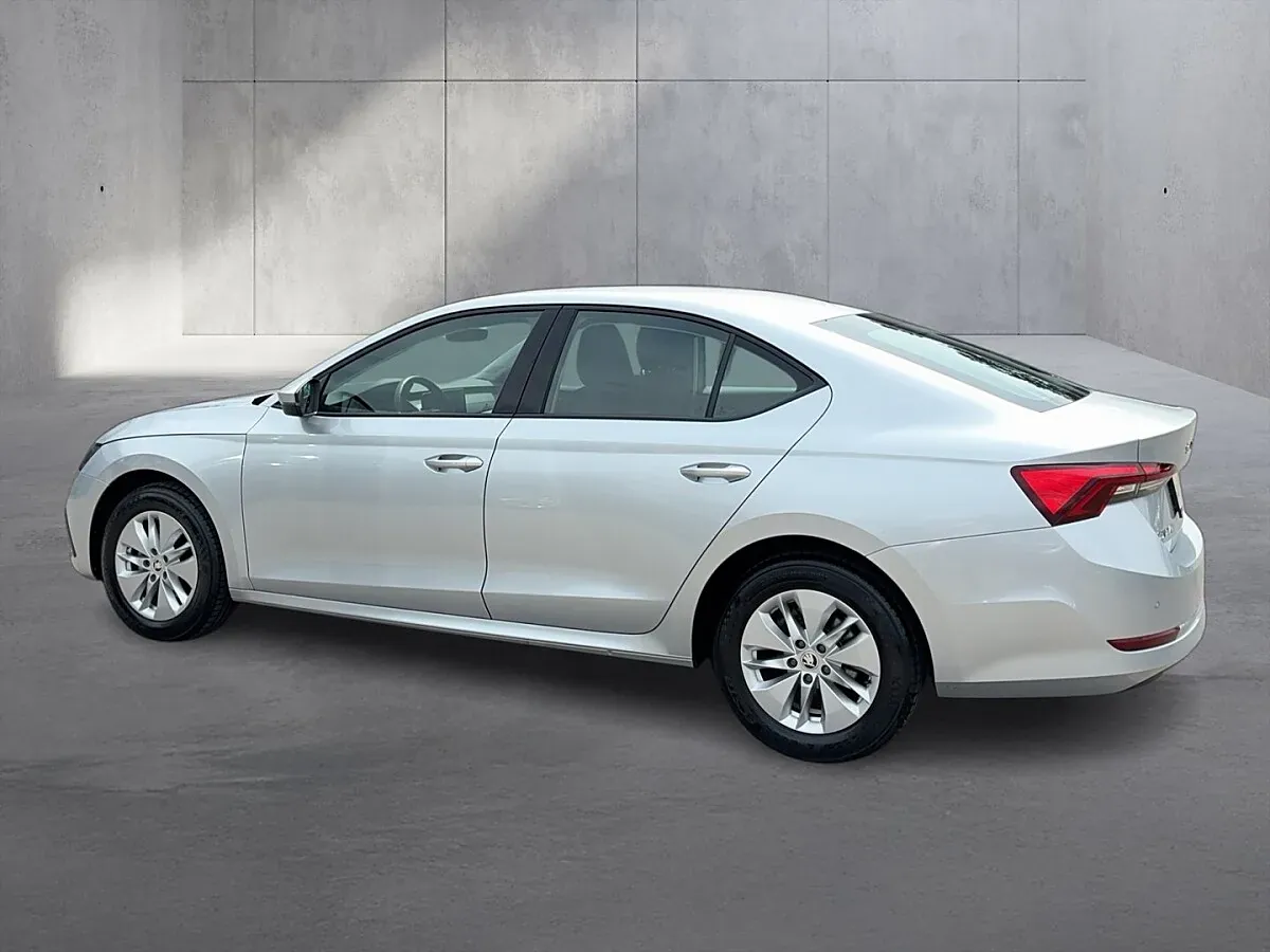 Skoda Octavia 2023 photo 2