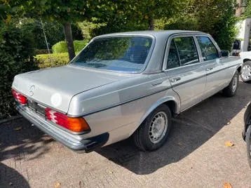Mercedes-Benz 230 E 1981 photo 3