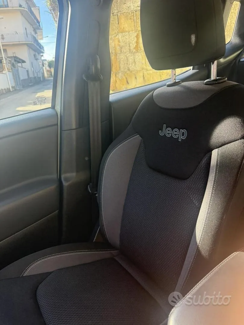 Jeep Renegade 2023 photo 3