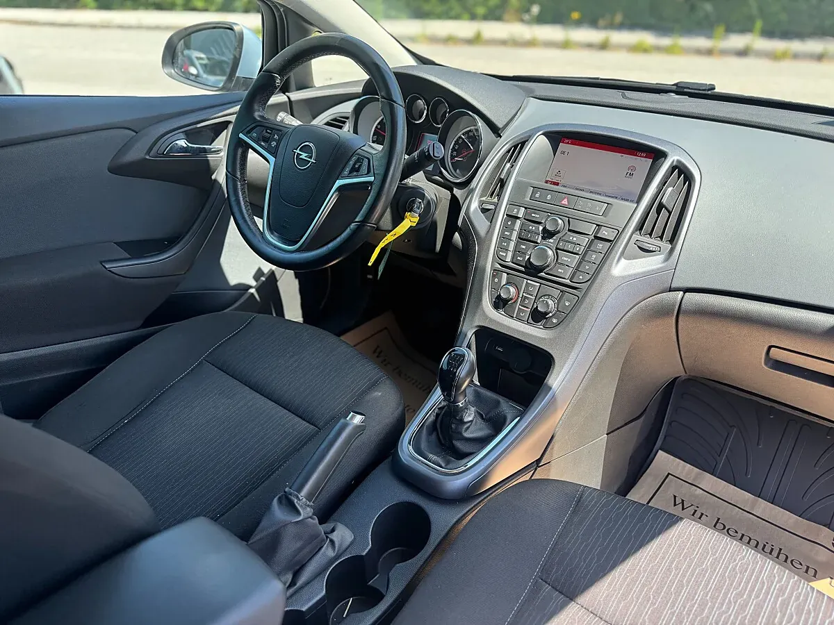 Opel Astra 2015 photo 2